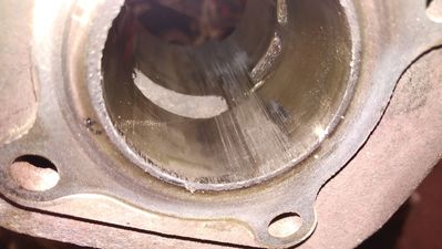 Naarmut sylinterissä
