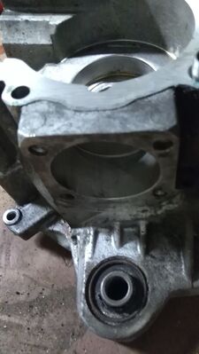 LC-koneen lohko, öljypumpun sijainti, uudempi kone
