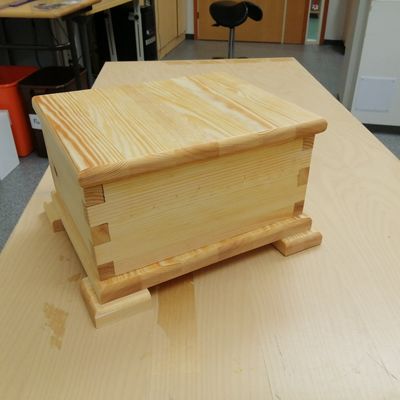 Puulaatikko sinkkaliitoksin
