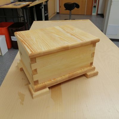 Puulaatikko sinkkaliitoksin
