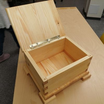 Puulaatikko sinkkaliitoksin
