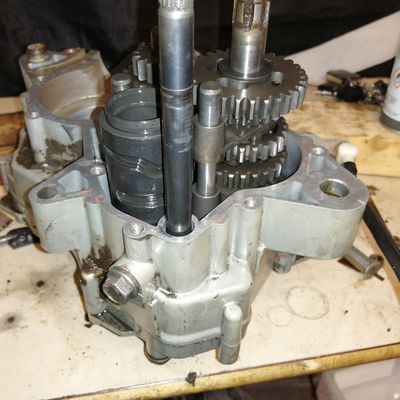 Siirtorumpu ja vaihteisto
