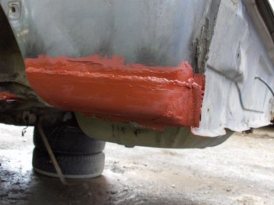 Kuskinpuolen uusi kotelo
Tässä on nyt uusi kotelo vanhan hävinneen tilalle. Pyöreiden muotojen tekeminen on melko haasteellista, mutta toisaalta, tämähän jää puskurin alle piiloon. Muuten onnistunut paketti. :D
