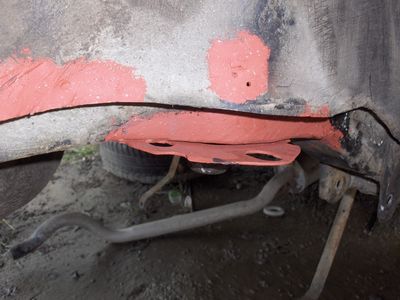 Takalokari
Muutamia paikkoja ja uudelleen hitsailtu ylä jousilautanen.
