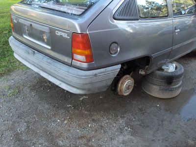 Perä nipussa
Hyvältä näyttää!! Seuraavaksi tosiaan jarruputket ja letkut paikoilleen ja sitten tankki. 
