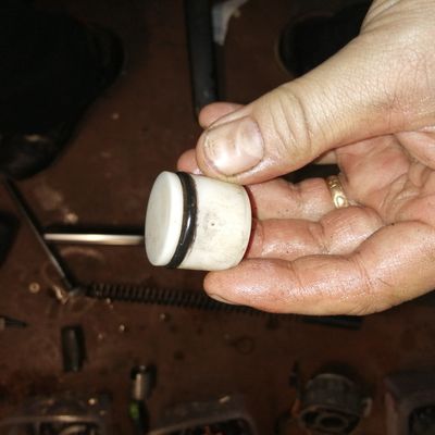 Etuiskarin ylätiiviste
