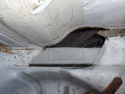 Vasem runkopalkki
Hieman joutui runkopalkkiakin korjailemaan, kun oli päässyt ruostepeikko puraisemaan.
